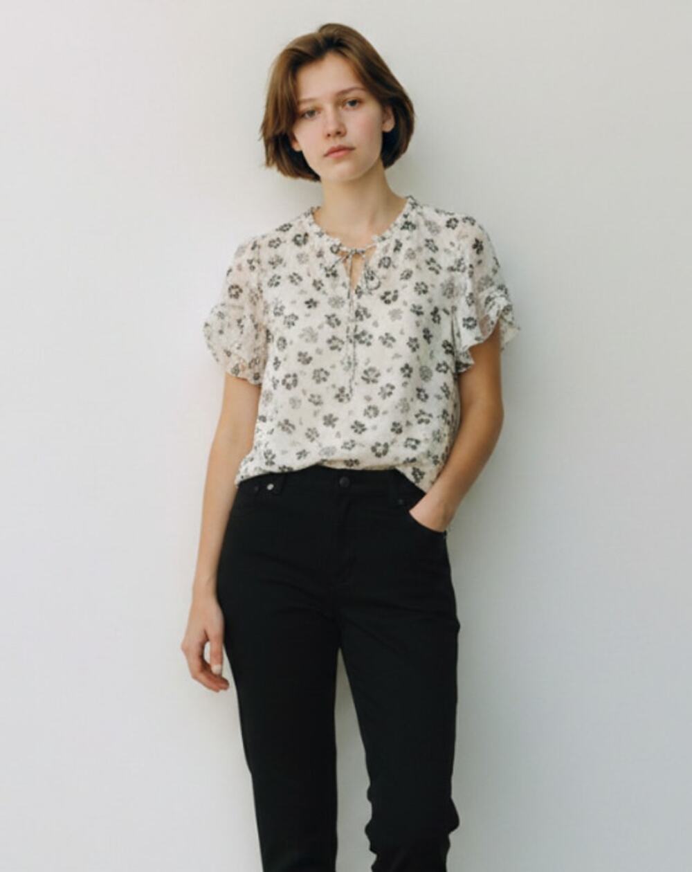 Talbots White Flutter Floral Print Tie Neck Blouse Cream Black Wmns Size Medium